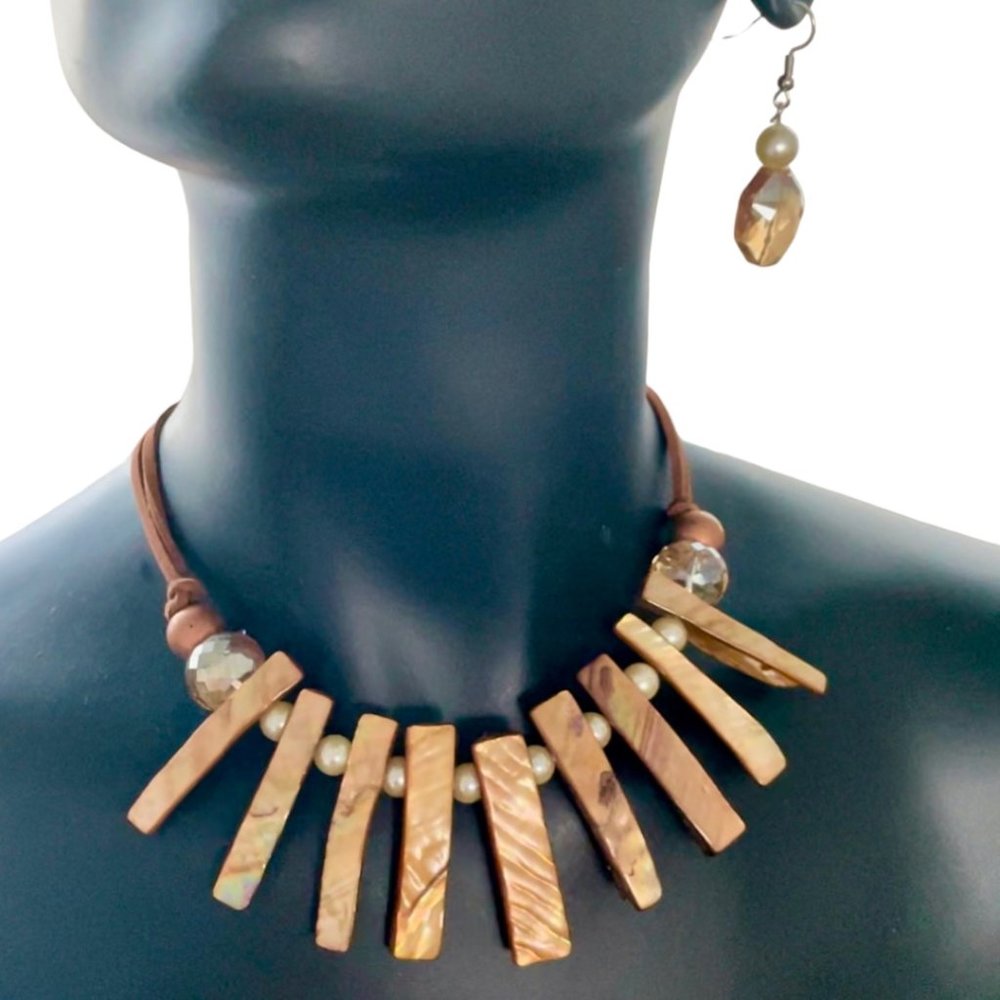 Vinmod Designs Crystal & Shell Statement Necklace… - image 1